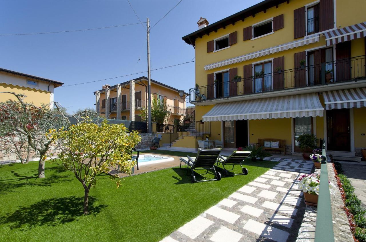 Accogliente Apt Al Centro Con Giardino E Jacuzzi Apartamento Torri Del Benaco Exterior foto